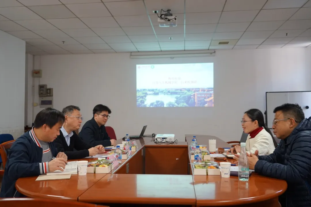 图1交流现场.png